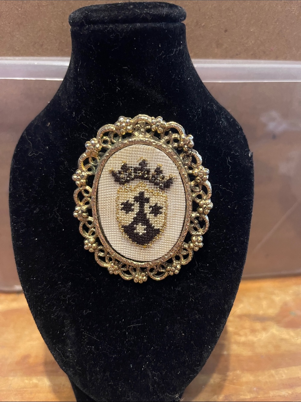 vintage Embroidered Crest Brooch/pendant Goldtone & Black large